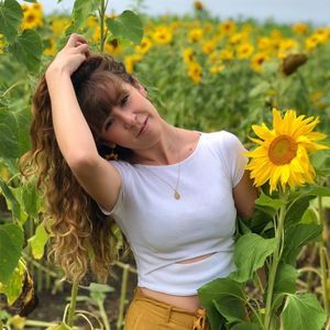 Meet your Posher, Athziri